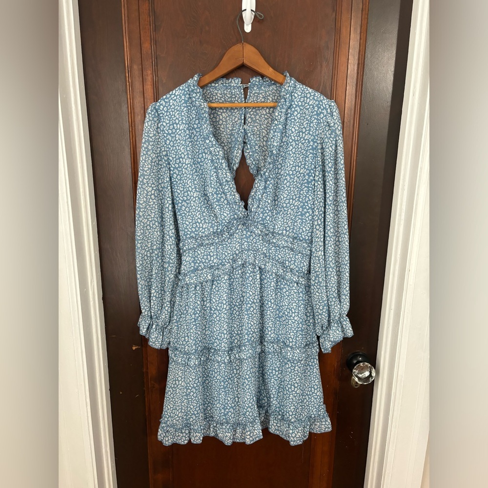 Blue spotted pattern flowy long sleeve dress